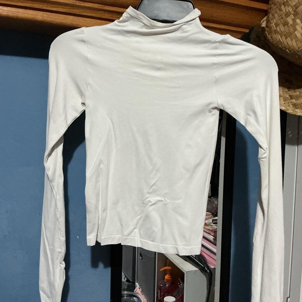 SKIMS White Fitted High Low Long Sleeve Tee